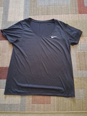 Women's Nike drifit t-shirt